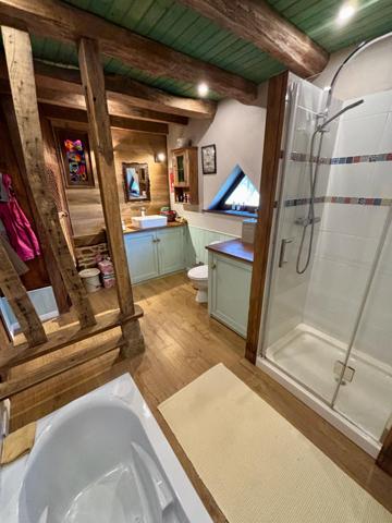 Maison à Isigny-le-Buat, 50540 - 8 pièces 230m²