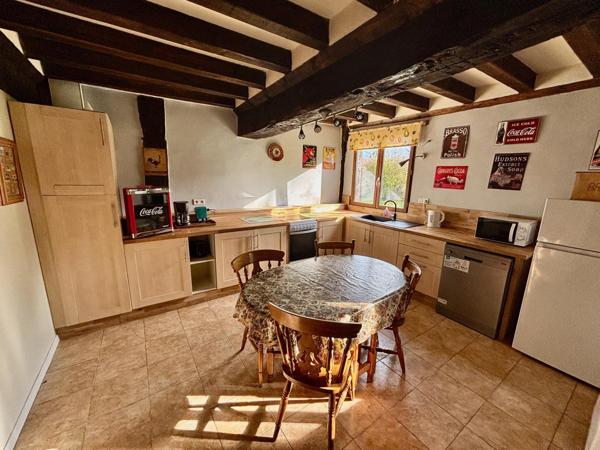 Maison à Isigny-le-Buat, 50540 - 8 pièces 230m²