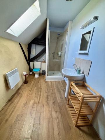 Maison à Isigny-le-Buat, 50540 - 8 pièces 230m²