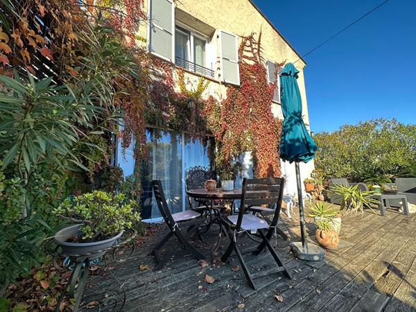 Rare à la Vente : Bas de Villa 96 m² avec Grands Extérieurs et Stationnements