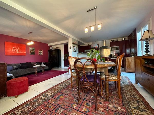 Rare à la Vente : Bas de Villa 96 m² avec Grands Extérieurs et Stationnements