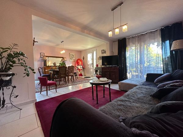 Rare à la Vente : Bas de Villa 96 m² avec Grands Extérieurs et Stationnements