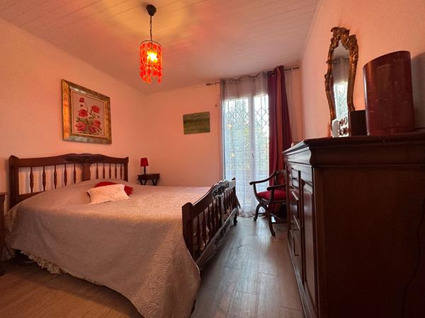 Rare à la Vente : Bas de Villa 96 m² avec Grands Extérieurs et Stationnements