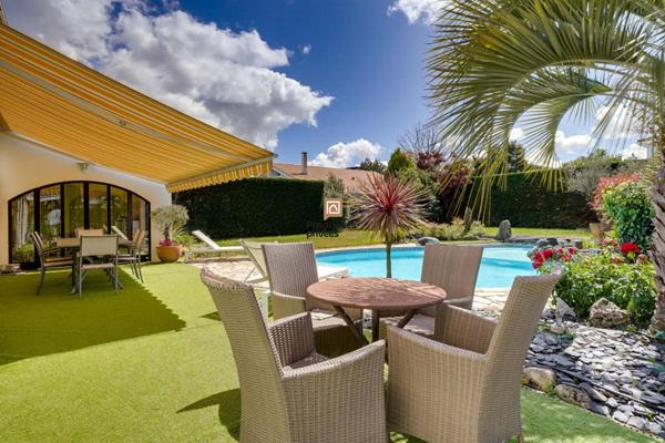 DEPT 33  Mérignac - Maison d'exception 8 pièce(s) 181 m2 avec jardin paysagé et piscine au sel chauffée