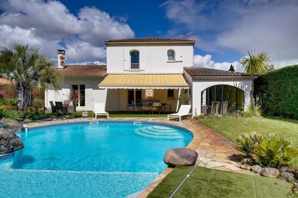 DEPT 33  Mérignac - Maison d'exception 8 pièce(s) 181 m2 avec jardin paysagé et piscine au sel chauffée