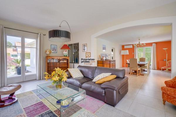 DEPT 33  Mérignac - Maison d'exception 8 pièce(s) 181 m2 avec jardin paysagé et piscine au sel chauffée