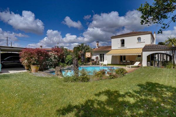 DEPT 33  Mérignac - Maison d'exception 8 pièce(s) 181 m2 avec jardin paysagé et piscine au sel chauffée