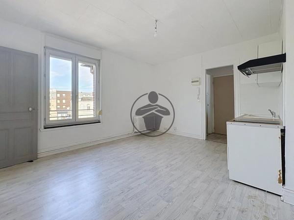 Location                                                      Appartement
                        
                     2 pièces                      35 m2                     à Saint-Quentin