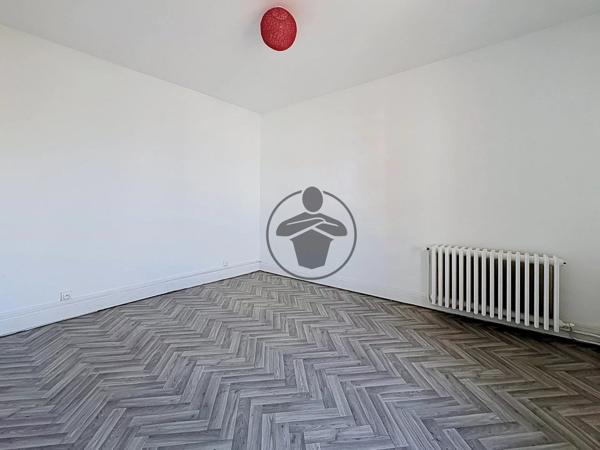 Location                                                      Appartement
                        
                     2 pièces                      35 m2                     à Saint-Quentin