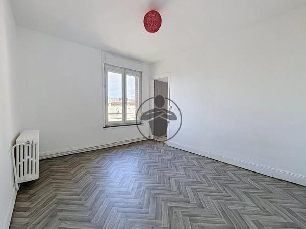 Location                                                      Appartement
                        
                     2 pièces                      35 m2                     à Saint-Quentin