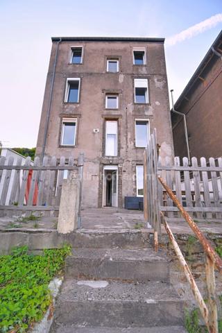 MAISON INDIVIDUELLE SPACIEUSE AVEC POTENTIEL – 4 NIVEAUX, TERRASSE ET JARDIN