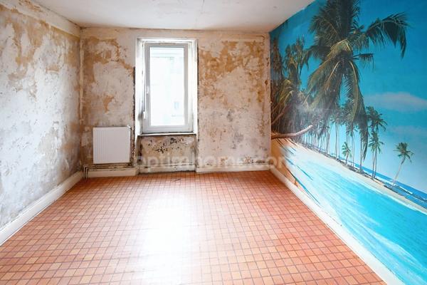 MAISON INDIVIDUELLE SPACIEUSE AVEC POTENTIEL – 4 NIVEAUX, TERRASSE ET JARDIN