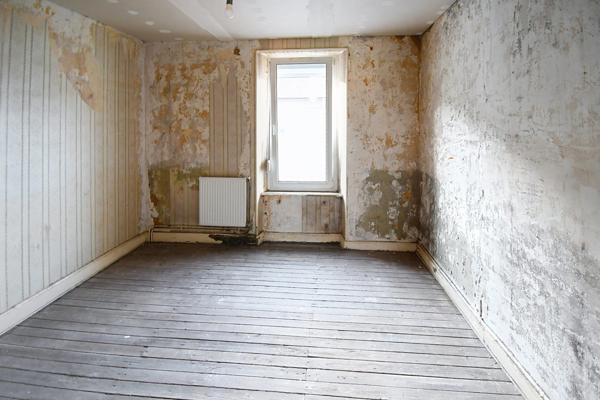 MAISON INDIVIDUELLE SPACIEUSE AVEC POTENTIEL – 4 NIVEAUX, TERRASSE ET JARDIN