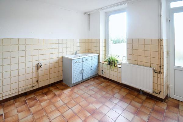 MAISON INDIVIDUELLE SPACIEUSE AVEC POTENTIEL – 4 NIVEAUX, TERRASSE ET JARDIN