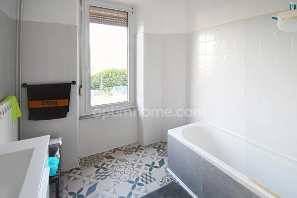 MAISON INDIVIDUELLE SPACIEUSE AVEC POTENTIEL – 4 NIVEAUX, TERRASSE ET JARDIN