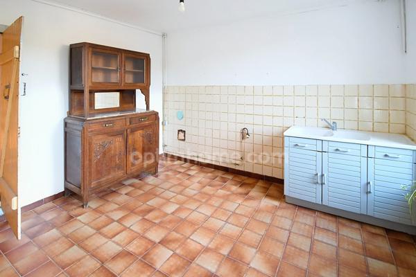 MAISON INDIVIDUELLE SPACIEUSE AVEC POTENTIEL – 4 NIVEAUX, TERRASSE ET JARDIN