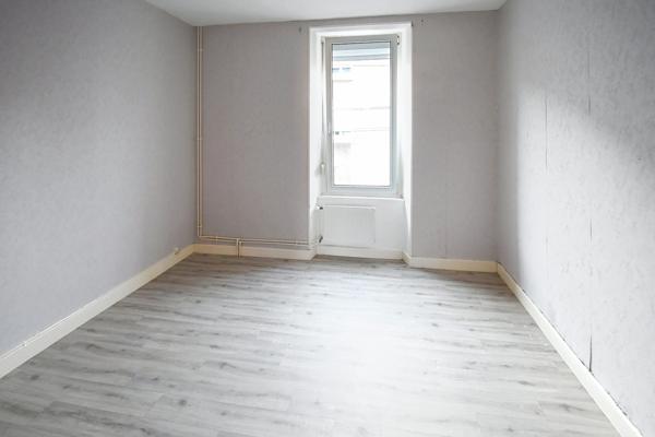 MAISON INDIVIDUELLE SPACIEUSE AVEC POTENTIEL – 4 NIVEAUX, TERRASSE ET JARDIN