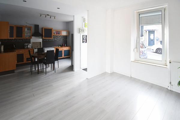 MAISON INDIVIDUELLE SPACIEUSE AVEC POTENTIEL – 4 NIVEAUX, TERRASSE ET JARDIN