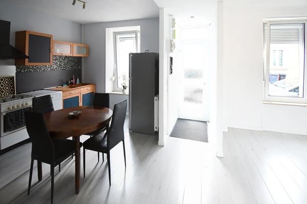 MAISON INDIVIDUELLE SPACIEUSE AVEC POTENTIEL – 4 NIVEAUX, TERRASSE ET JARDIN