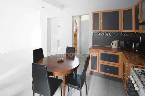 MAISON INDIVIDUELLE SPACIEUSE AVEC POTENTIEL – 4 NIVEAUX, TERRASSE ET JARDIN