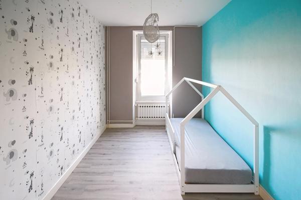 MAISON INDIVIDUELLE SPACIEUSE AVEC POTENTIEL – 4 NIVEAUX, TERRASSE ET JARDIN