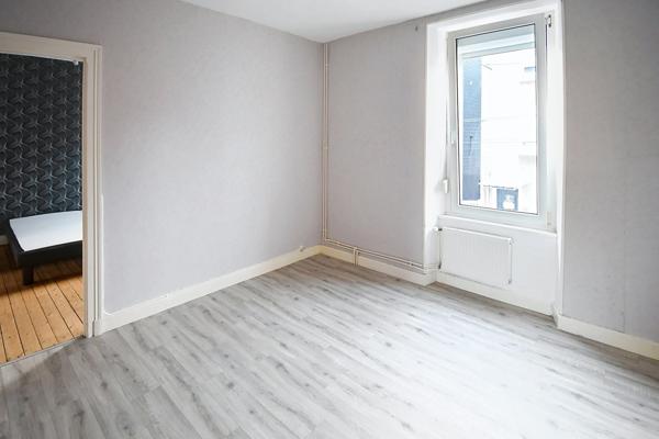 MAISON INDIVIDUELLE SPACIEUSE AVEC POTENTIEL – 4 NIVEAUX, TERRASSE ET JARDIN