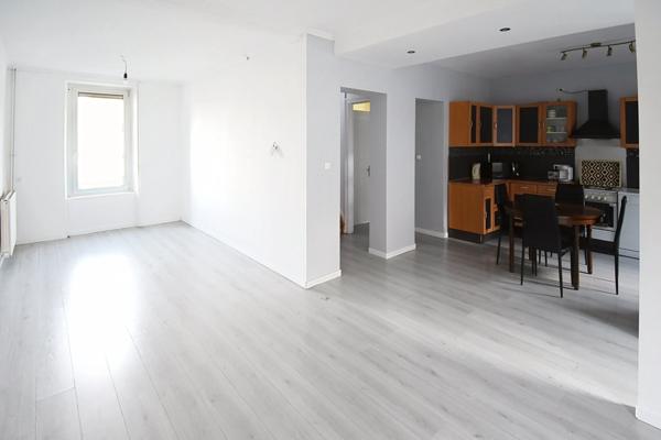 MAISON INDIVIDUELLE SPACIEUSE AVEC POTENTIEL – 4 NIVEAUX, TERRASSE ET JARDIN