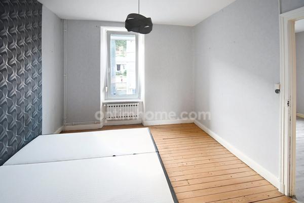 MAISON INDIVIDUELLE SPACIEUSE AVEC POTENTIEL – 4 NIVEAUX, TERRASSE ET JARDIN