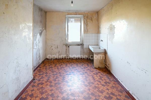 MAISON INDIVIDUELLE SPACIEUSE AVEC POTENTIEL – 4 NIVEAUX, TERRASSE ET JARDIN