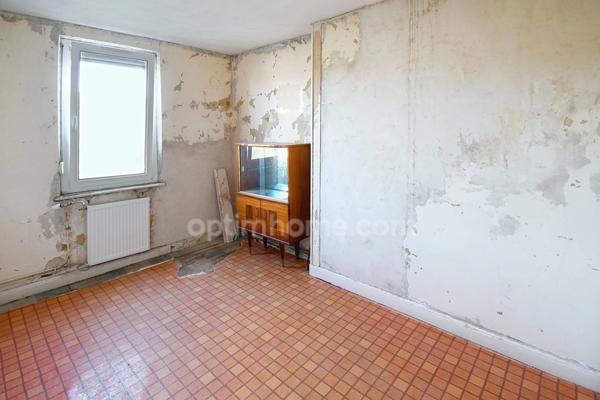 MAISON INDIVIDUELLE SPACIEUSE AVEC POTENTIEL – 4 NIVEAUX, TERRASSE ET JARDIN