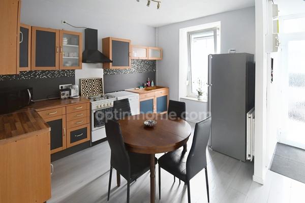 MAISON INDIVIDUELLE SPACIEUSE AVEC POTENTIEL – 4 NIVEAUX, TERRASSE ET JARDIN