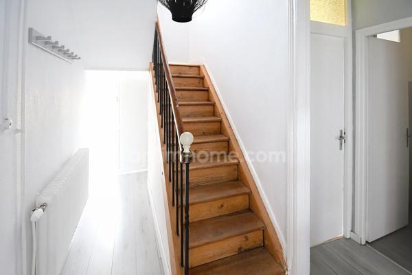 MAISON INDIVIDUELLE SPACIEUSE AVEC POTENTIEL – 4 NIVEAUX, TERRASSE ET JARDIN