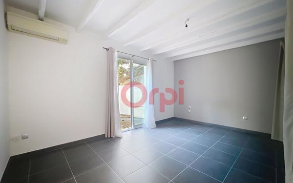 Maison à vendre    4 pièces •  Pia