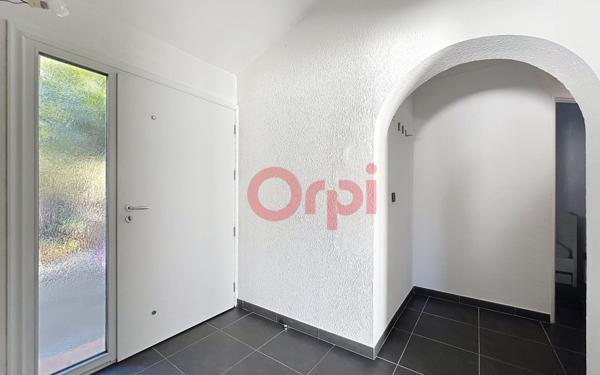 Maison à vendre    4 pièces •  Pia