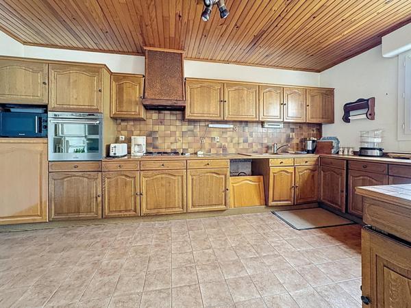 FONSORBES – Maison Familiale T7 de 167m² de Plain-Pied avec piscine et dépendances