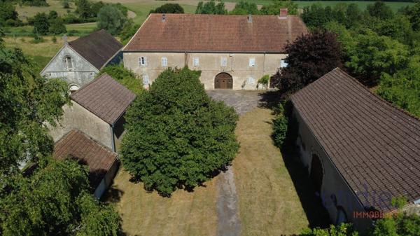 Ancienne Abbaye de Charme – 232 m² Habitables + 2 Dépendances – Terrain de 3,1 ha