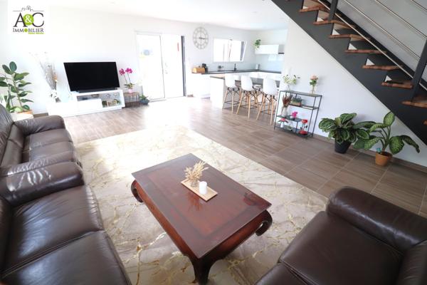 QUEVEN BELLE CONTEMPORAINE AVEC PISCINE CHAUFFEE