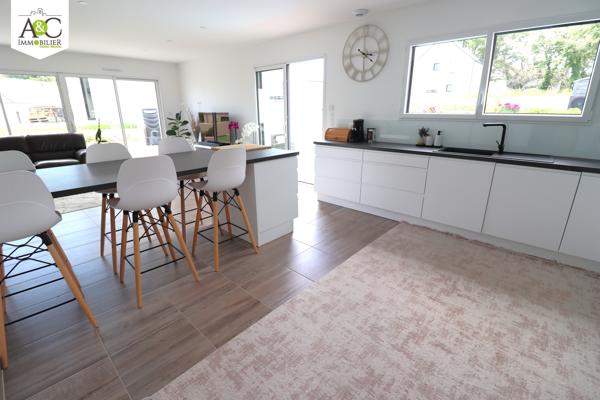 QUEVEN BELLE CONTEMPORAINE AVEC PISCINE CHAUFFEE