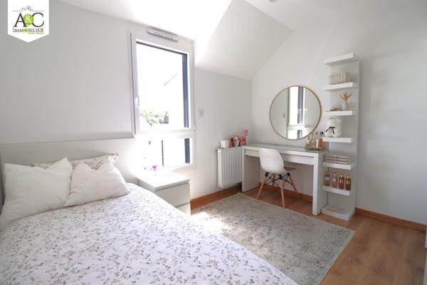 QUEVEN BELLE CONTEMPORAINE AVEC PISCINE CHAUFFEE