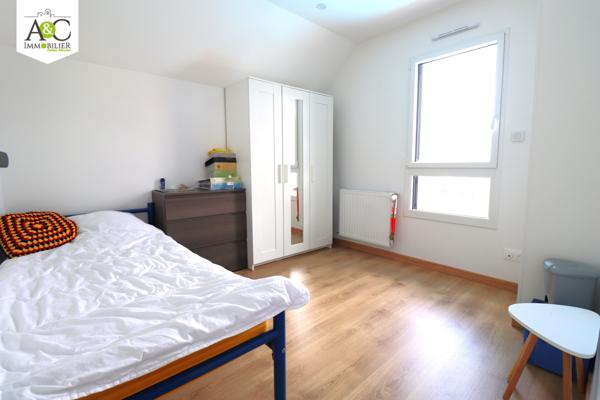 QUEVEN BELLE CONTEMPORAINE AVEC PISCINE CHAUFFEE