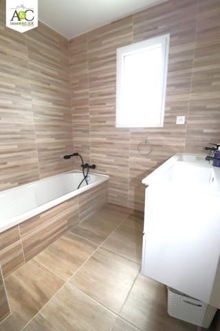 QUEVEN BELLE CONTEMPORAINE AVEC PISCINE CHAUFFEE