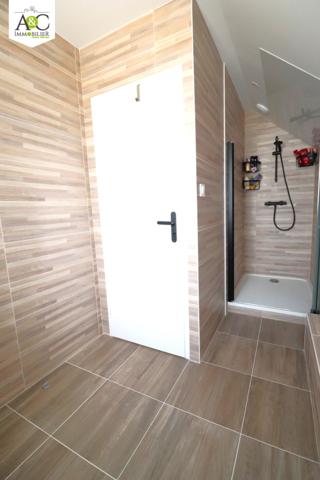 QUEVEN BELLE CONTEMPORAINE AVEC PISCINE CHAUFFEE