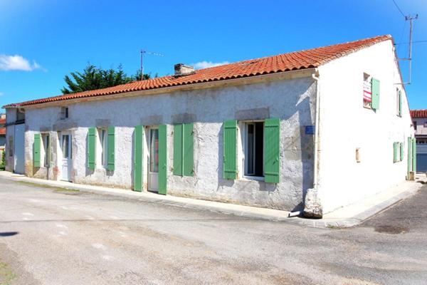 PONS - 17800 - Maison 3 ch -157 m2 + Dépendances 130 m²