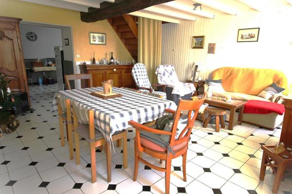 PONS - 17800 - Maison 3 ch -157 m2 + Dépendances 130 m²