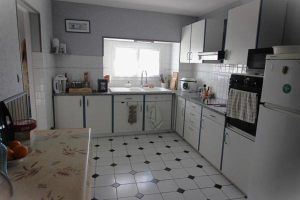 PONS - 17800 - Maison 3 ch -157 m2 + Dépendances 130 m²