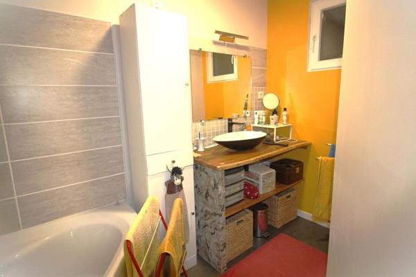 PONS - 17800 - Maison 3 ch -157 m2 + Dépendances 130 m²