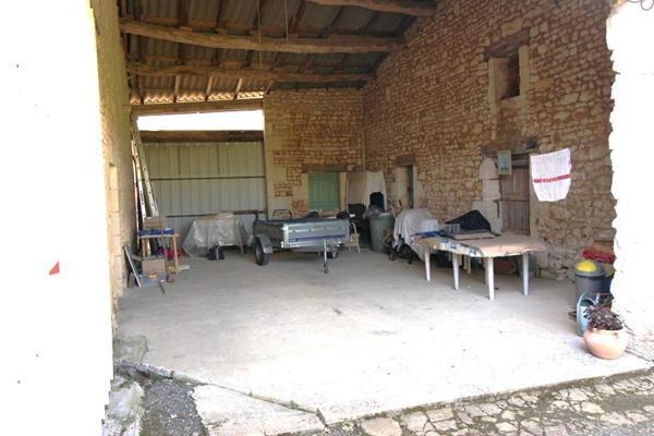 PONS - 17800 - Maison 3 ch -157 m2 + Dépendances 130 m²