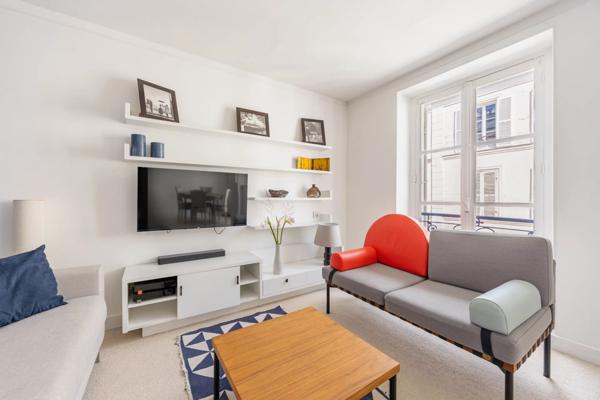 Appartement Paris 7e - GROS CAILLOU / EXPOSITION