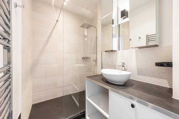 Appartement Paris 7e - GROS CAILLOU / EXPOSITION