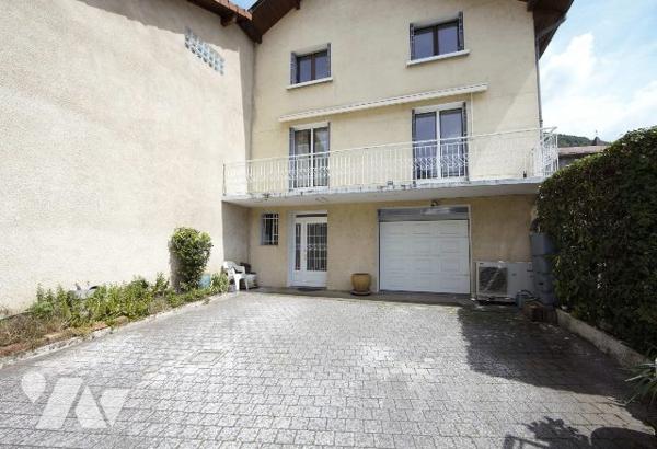 Maison T6 proche de tout